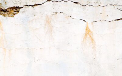 What Causes Retaining Walls to Crack in Missouri Yards?