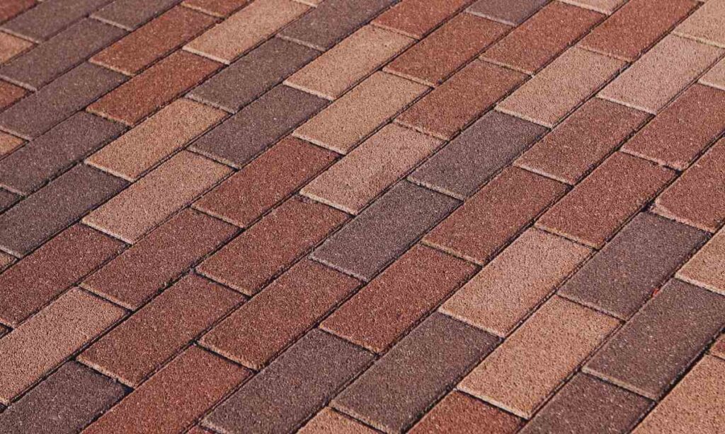 A professionally installed paver patio in a St. Louis backyard during winter, showing no signs of heaving or shifting, demonstrating durability through Missouri’s freeze-thaw cycles.